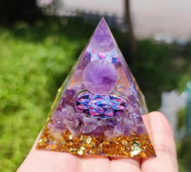 6cm crystal epoxy resin pyramid ornament with gravel inclusions in lapis lazuli colour