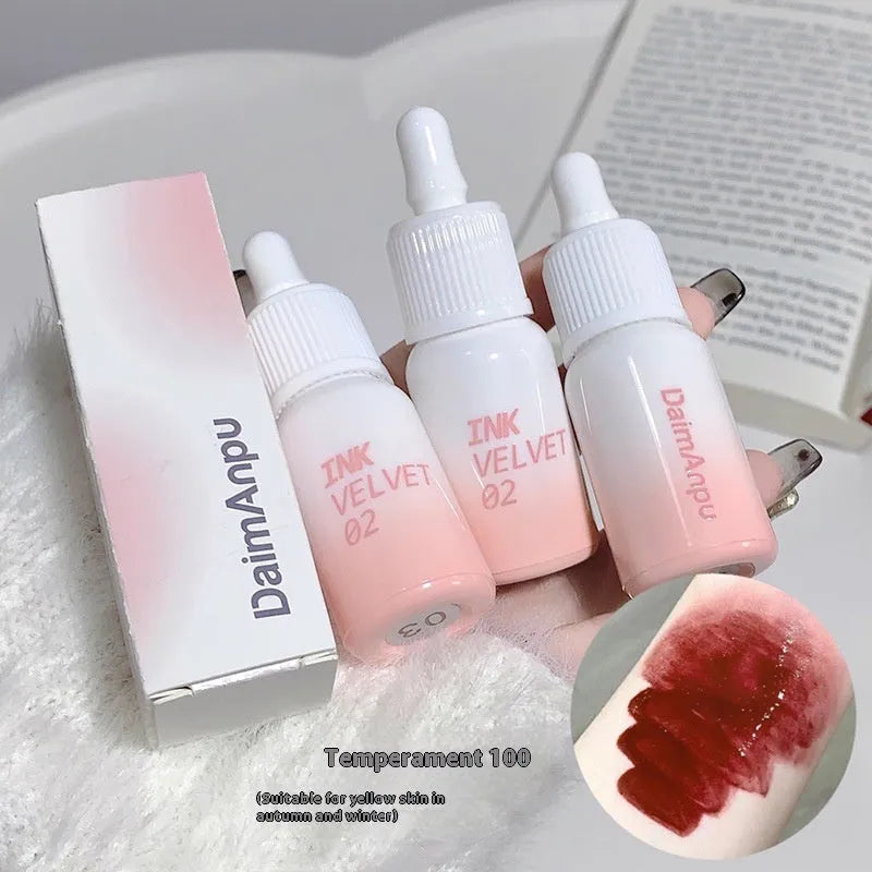 Mirror Lip Lacquer moisturising lip gloss in Milk Huhoo series with 3.5g net content