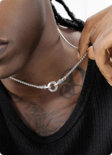 Women's S925 sterling silver clavicle necklace with minimalist pendant on silver chain