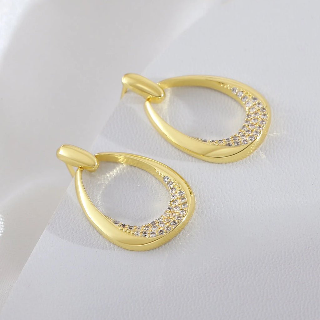 Yellow gold geometric drop-shaped women's copper earrings with colour retention electroplating.