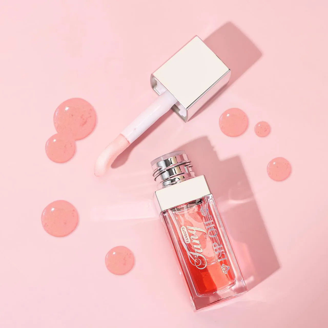 Bright lip gloss mint lipstick in five colour options with moisturising and repairing effects.