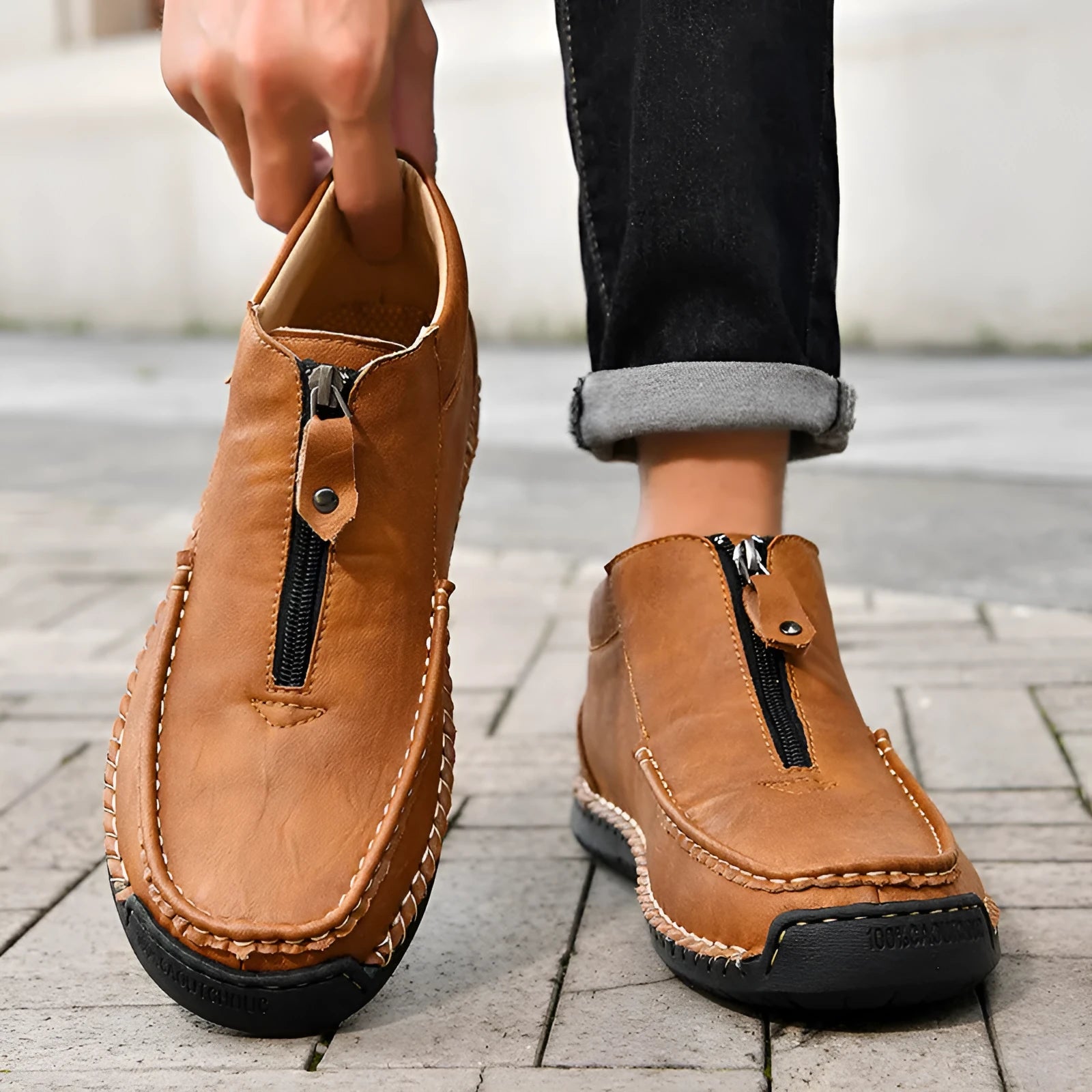 Men's slip-on leather loafers in black with round toe and rubber sole