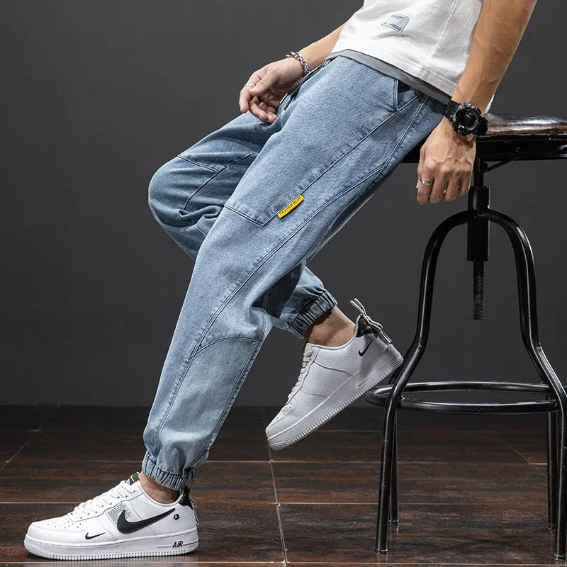 Men's straight leg cargo jeans in blue with micro-elasticity cotton fabric
