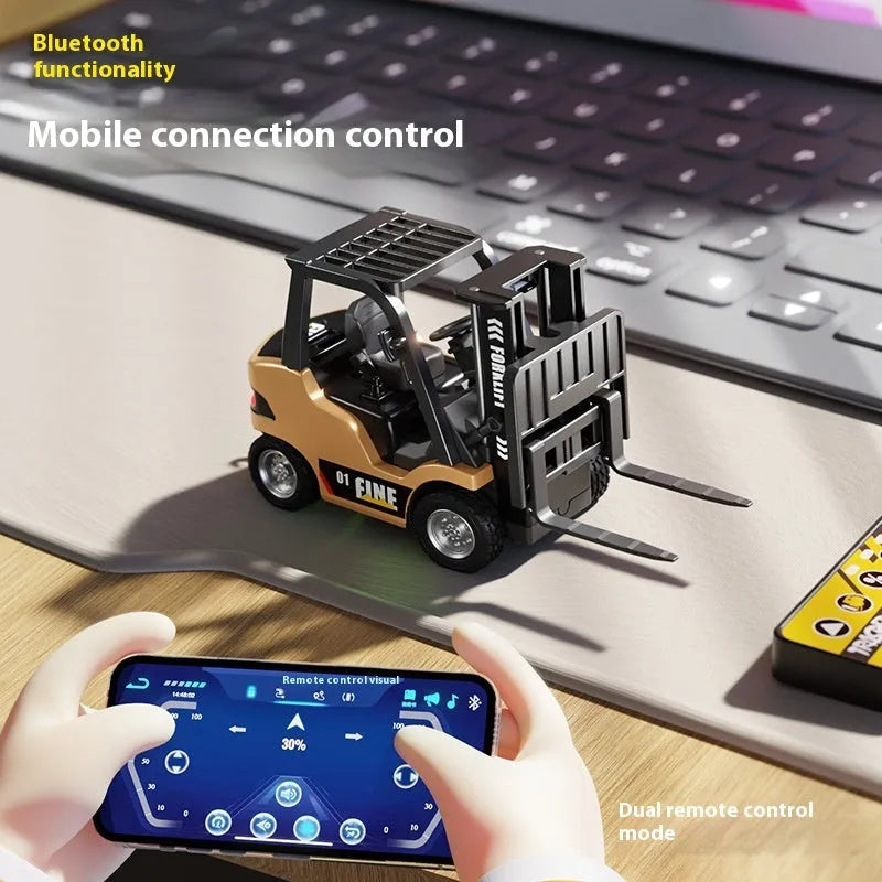 1:64 scale Bluetooth remote-control alloy forklift model with obstacle course accessories