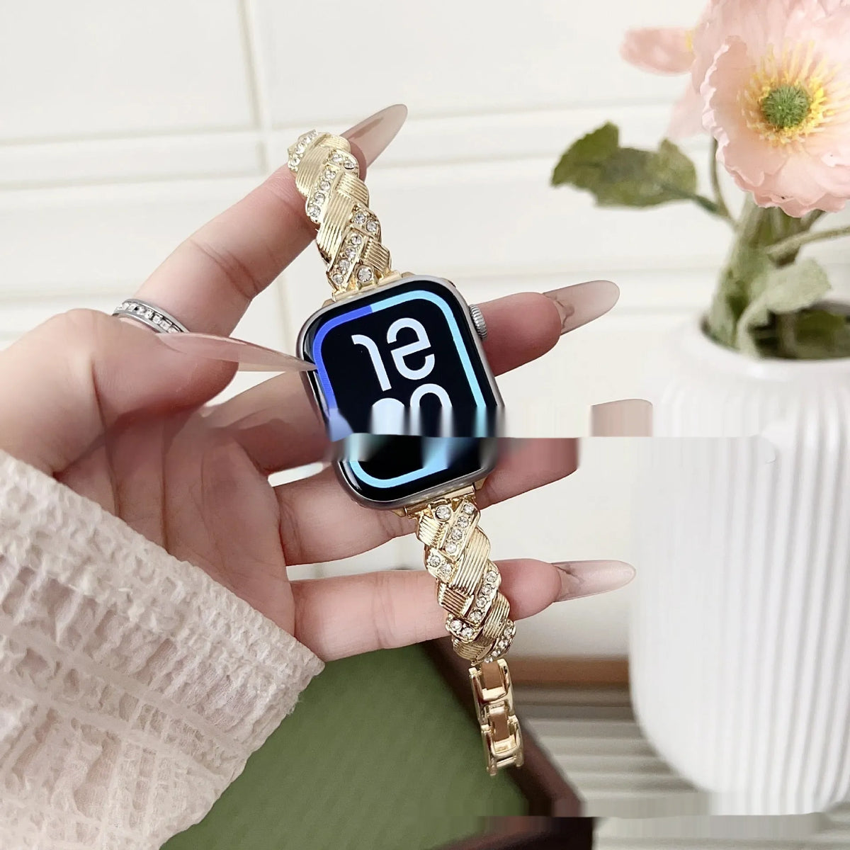 Zinc alloy metal Apple Watch strap with twist diamond link design in silver colour