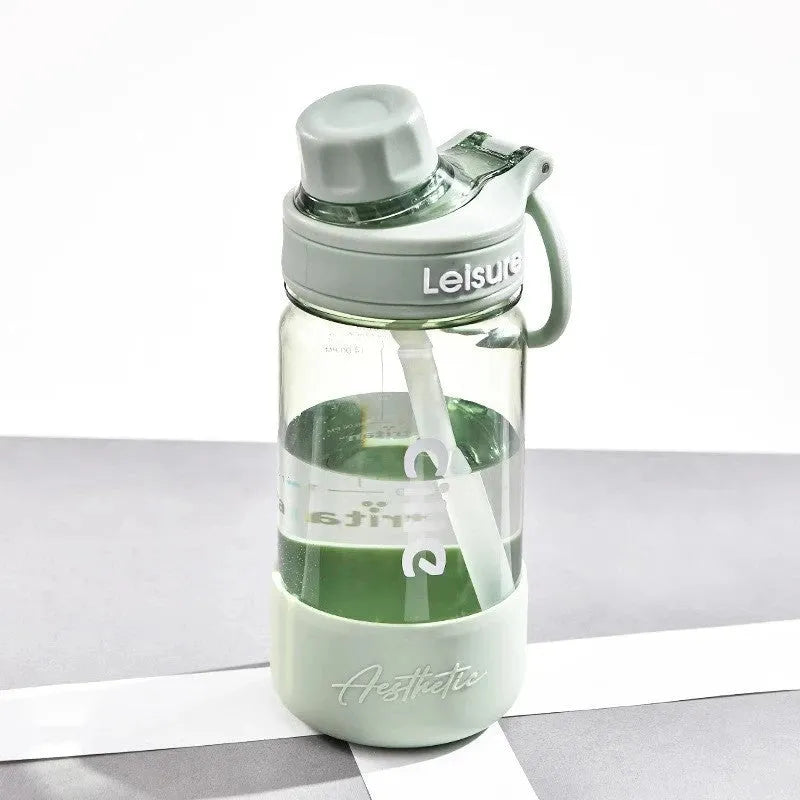 Heat-resistant plastic straw cup in grey, green or pink colours with 520ml, 780ml or 1000ml capacity options