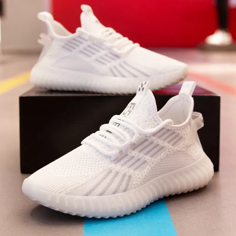 Men's white flying fabric sports shoes with mesh lining and platform heel design