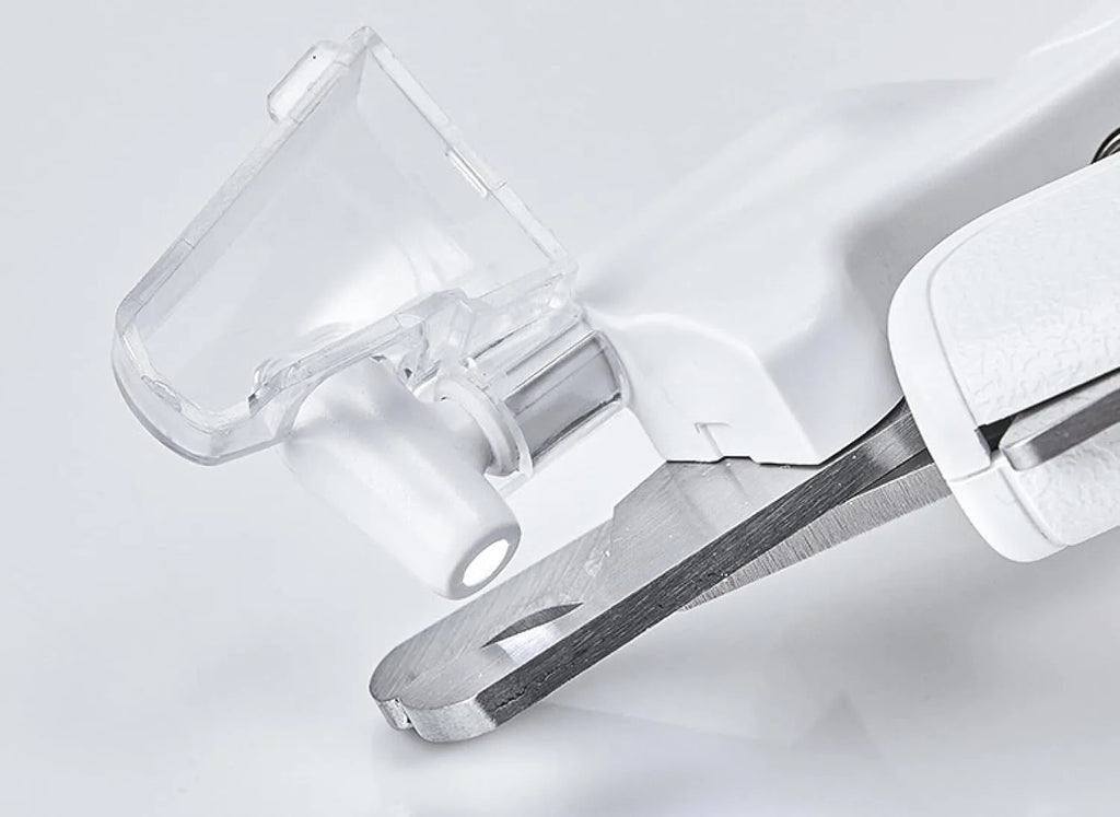 White pet nail clipper with LED light on handle and transparent anti-splash guard surrounding the blades.