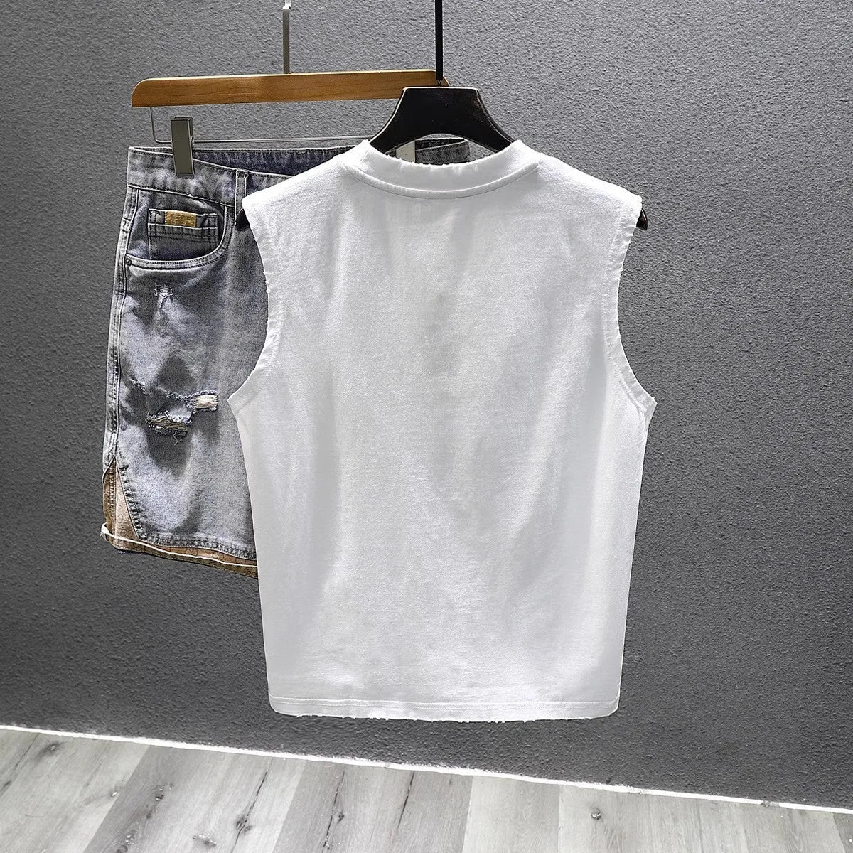 Cotton sleeveless t-shirt in loose fit with straight hem, available in white or black colours