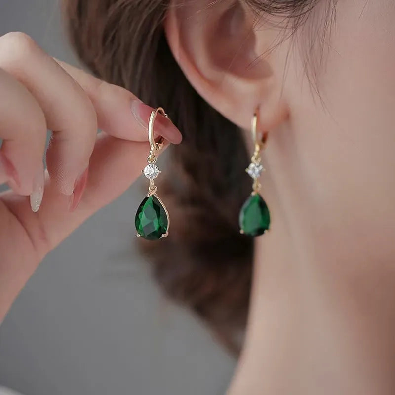 Emerald green geometric teardrop alloy earrings with structured drop design