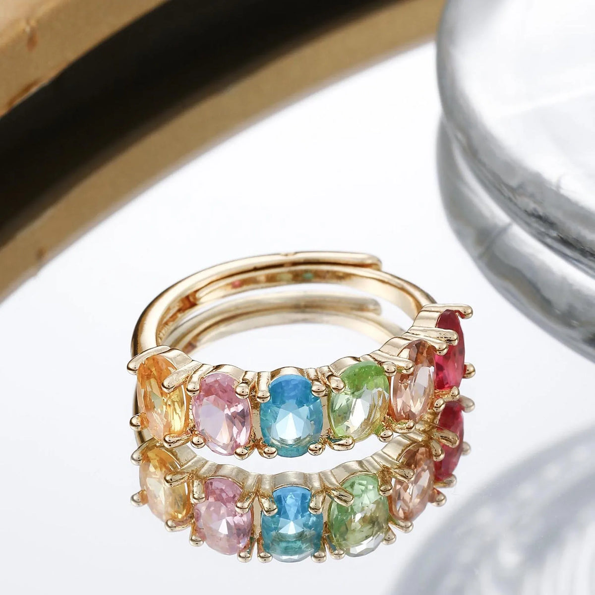 Adjustable women's zircon ring in electroplated gold colour with simple retro styling
