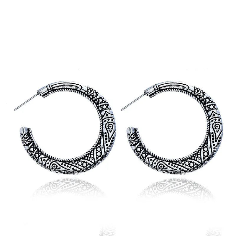 Vintage engraving C-shaped alloy earrings in bronze and silver finish options
