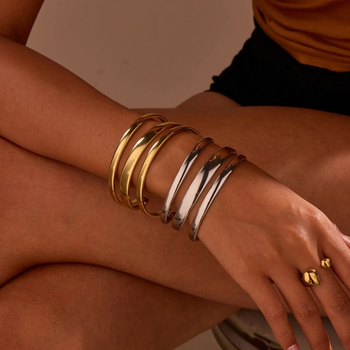 Stainless steel bracelet with simple opening clasp in gold or steel electroplated finish