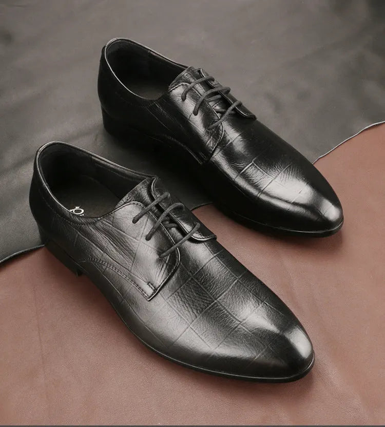 Men's black cowhide leather derby shoes with pointed toe and rubber sole for business wear