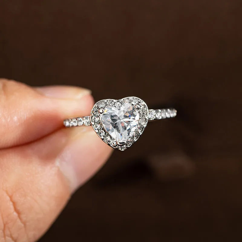 Heart-shaped crystal fashion ring in rose gold or silvery finish on white copper