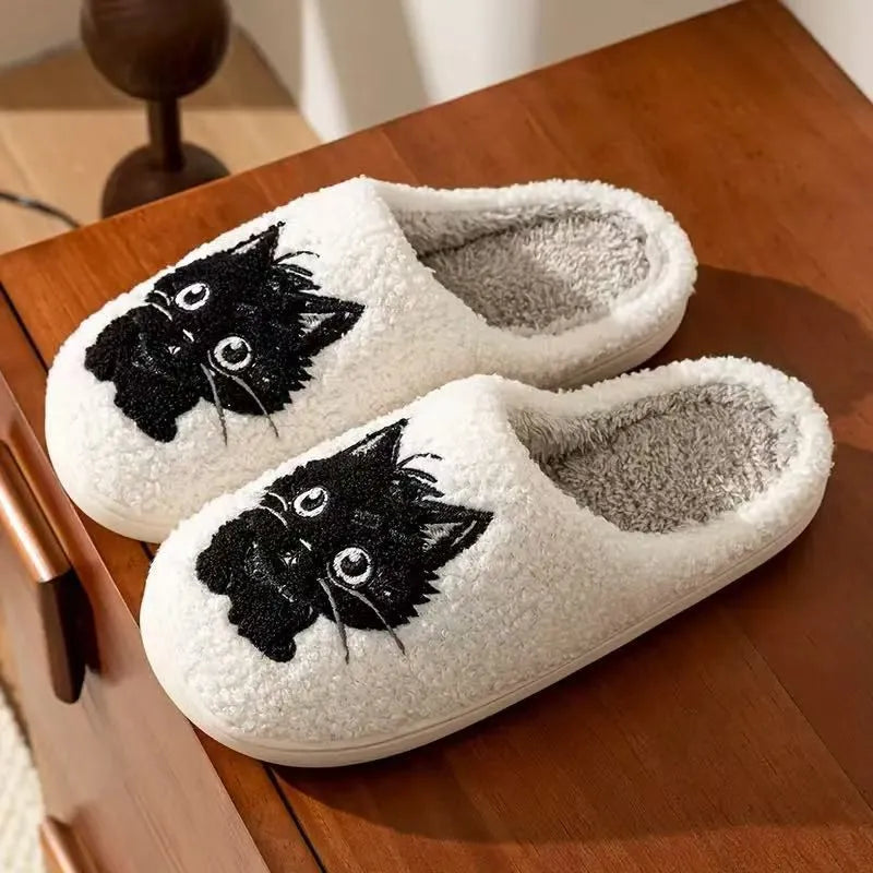 White plush cat cartoon patterned slippers with a non-slip sole.