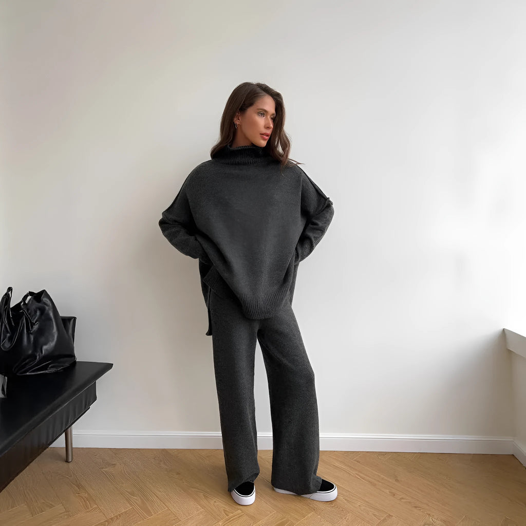 Women's side-slit sweater suit set with matching trousers in acrylic fabric
