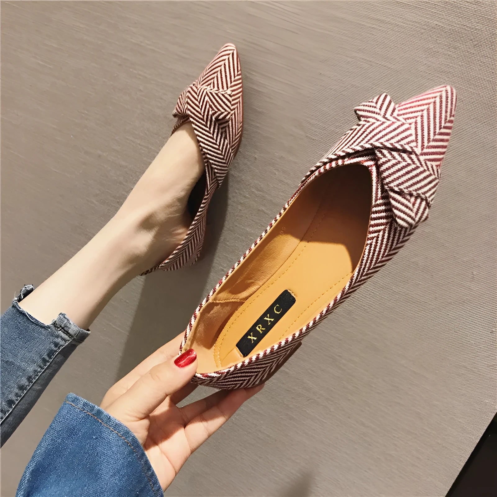 Women's black pointed toe flat shoes with a shallow mouth and cotton upper.