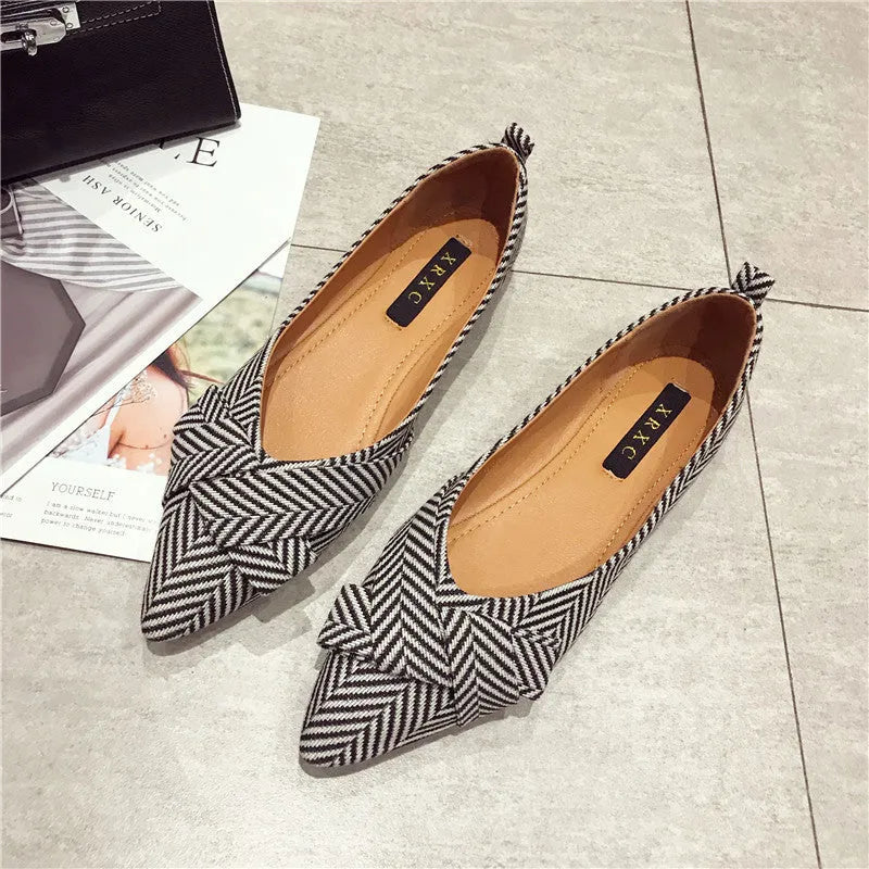 Women's black pointed toe flat shoes with a shallow mouth and cotton upper.