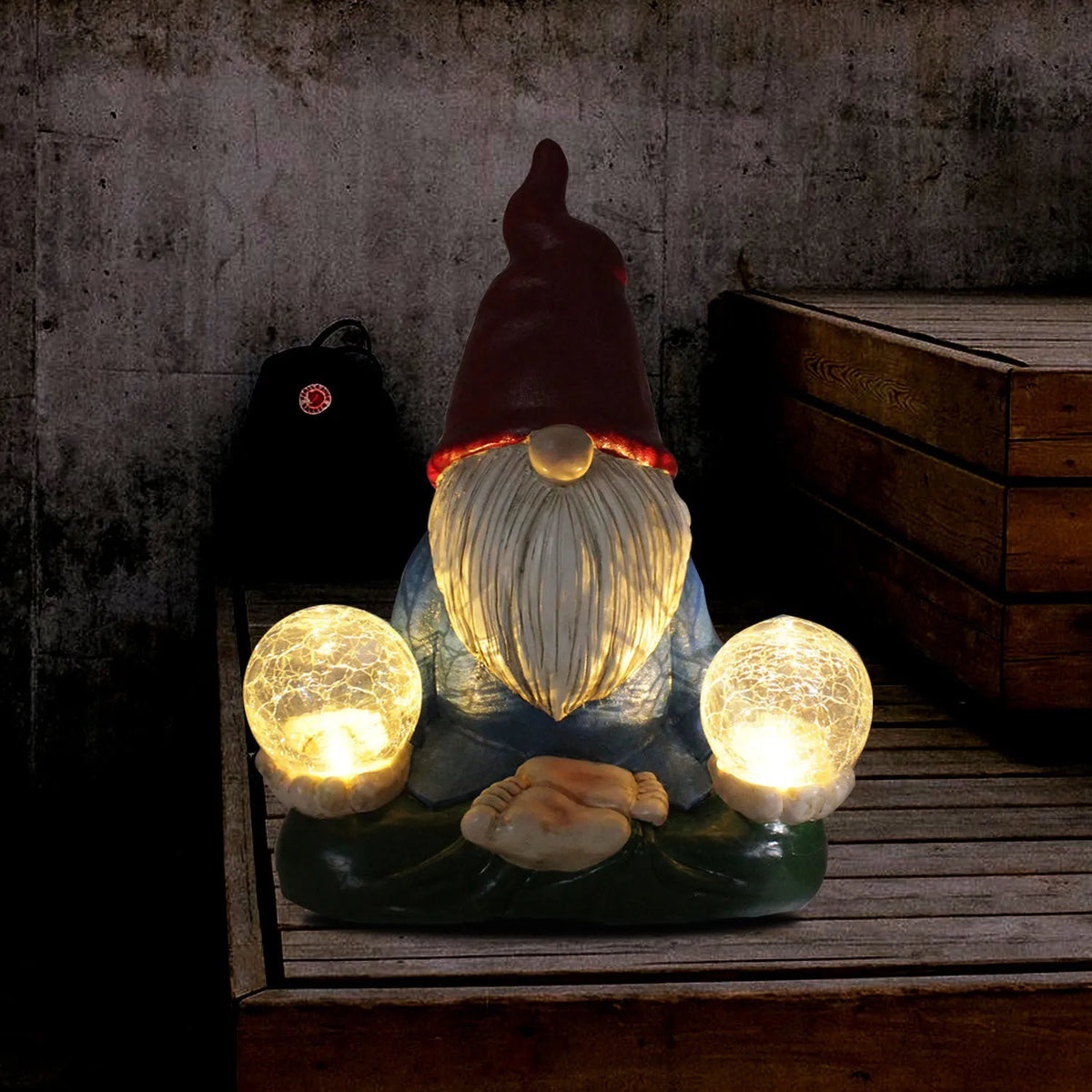 Solar LED resin dwarf doll garden statue with faceless old man design