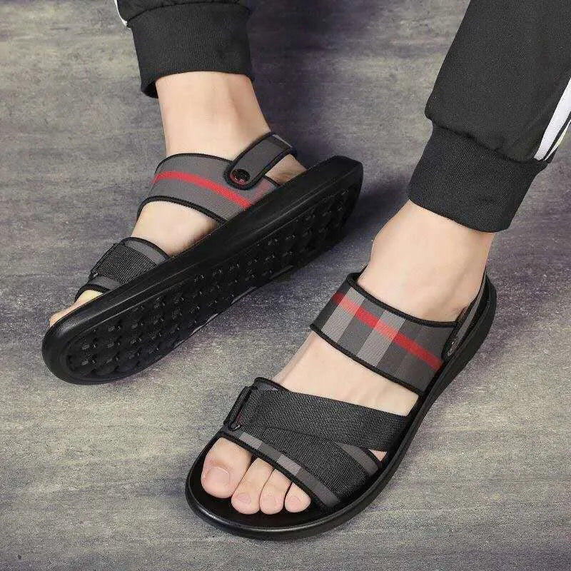 Youth sports sandals with Lycra upper and polyurethane sole in leisure style.