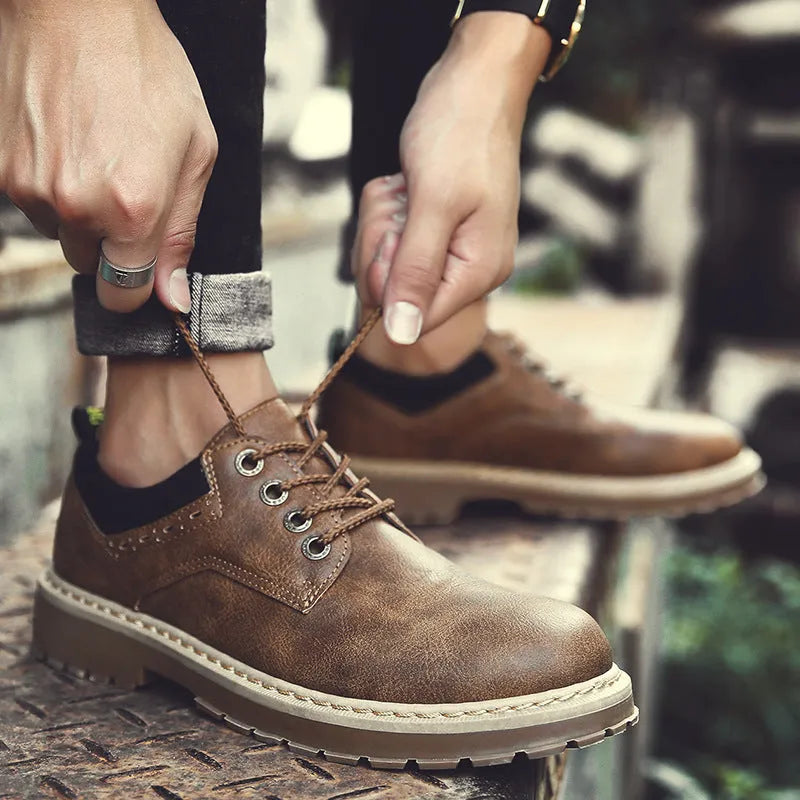 Men's black casual tooling shoes with round toe and front-tie closure on rubber sole
