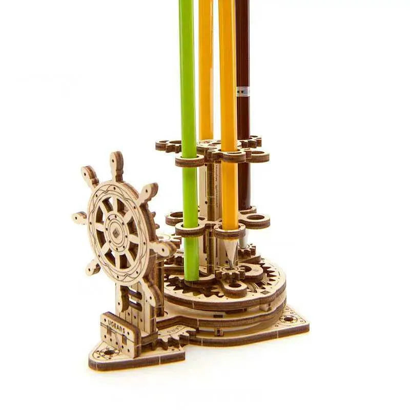 Wooden steering wheel rotating pen holder with photo colour finish