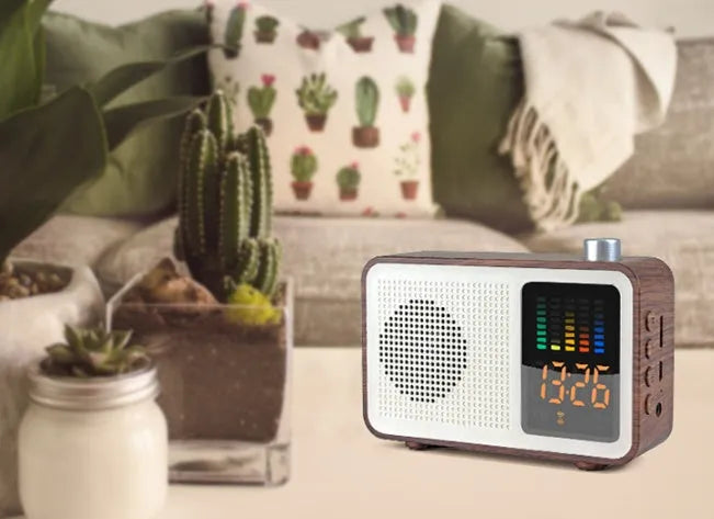 Brown vintage retro radio Bluetooth speaker with tuning dial and carrying handle