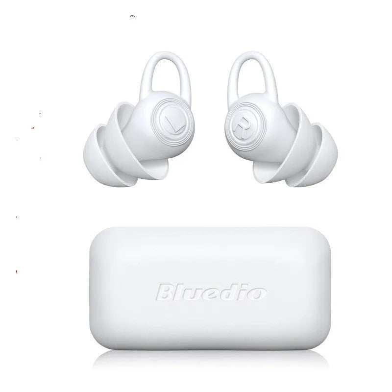 White soft silicone ear plugs with independent packing for noise reduction and sound insulation