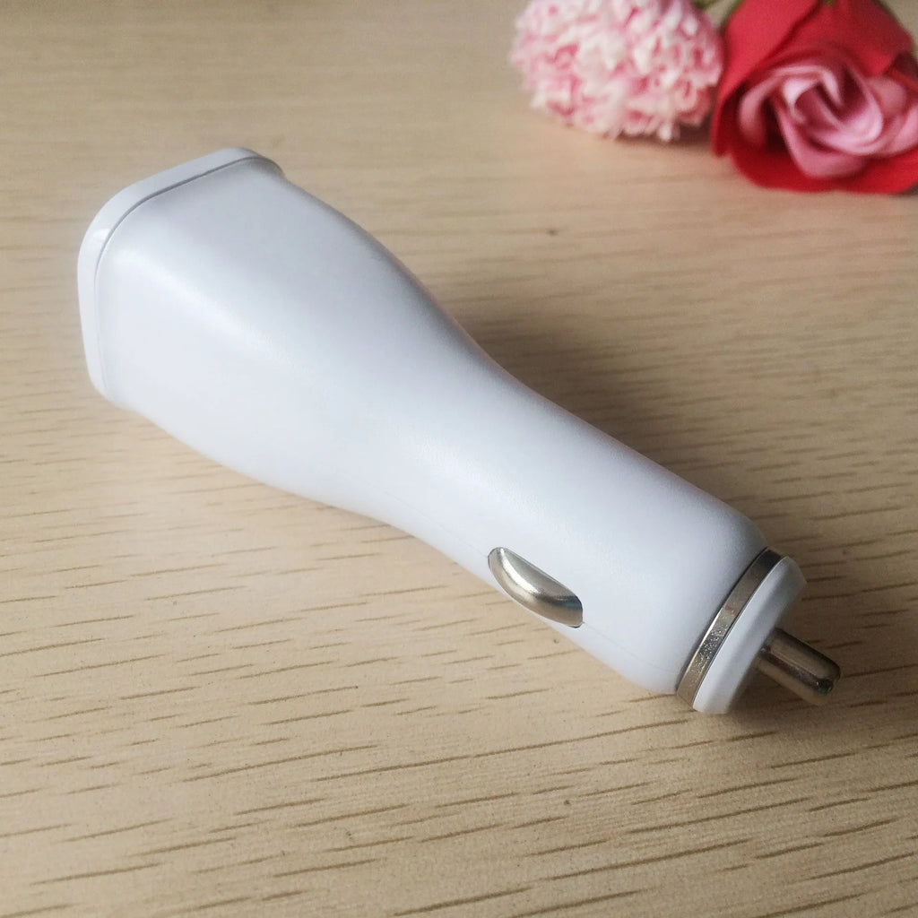 White QC2.0 fast charge single port USB car charger for vehicle use