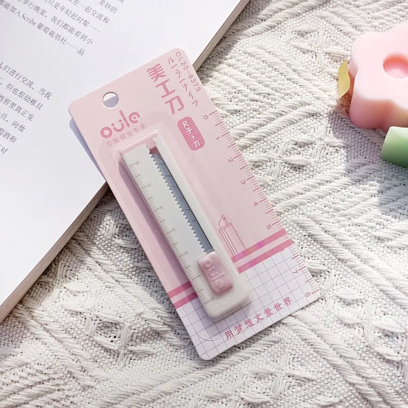 Small art knife measuring 7.2cm with plastic blade in one of five colours: pink, blue, purple, khaki, or orange