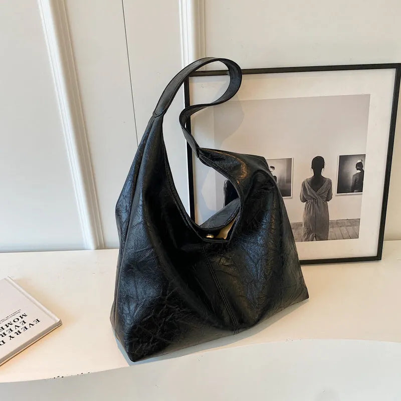 Soft leather large capacity shoulder bag with sandwich pockets in street trend style