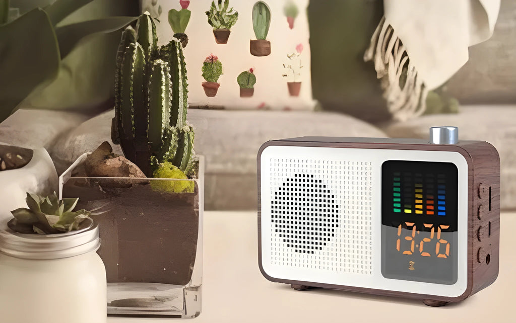 Brown vintage retro radio Bluetooth speaker with tuning dial and carrying handle
