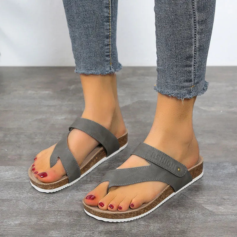 Flat toe ring thick-soled flip-flops in blue colour with foam sole