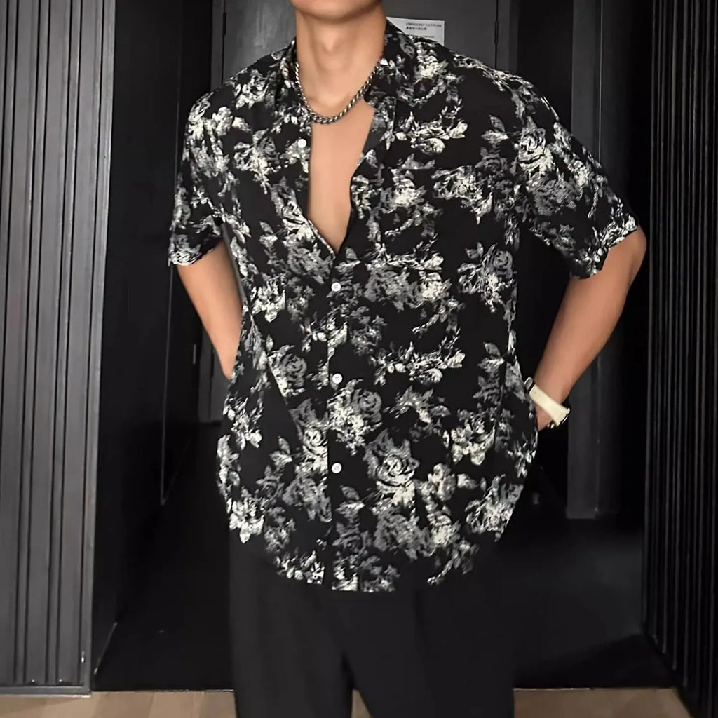 Loose-fitting printed casual shirt with floral pattern and short sleeves in black or white