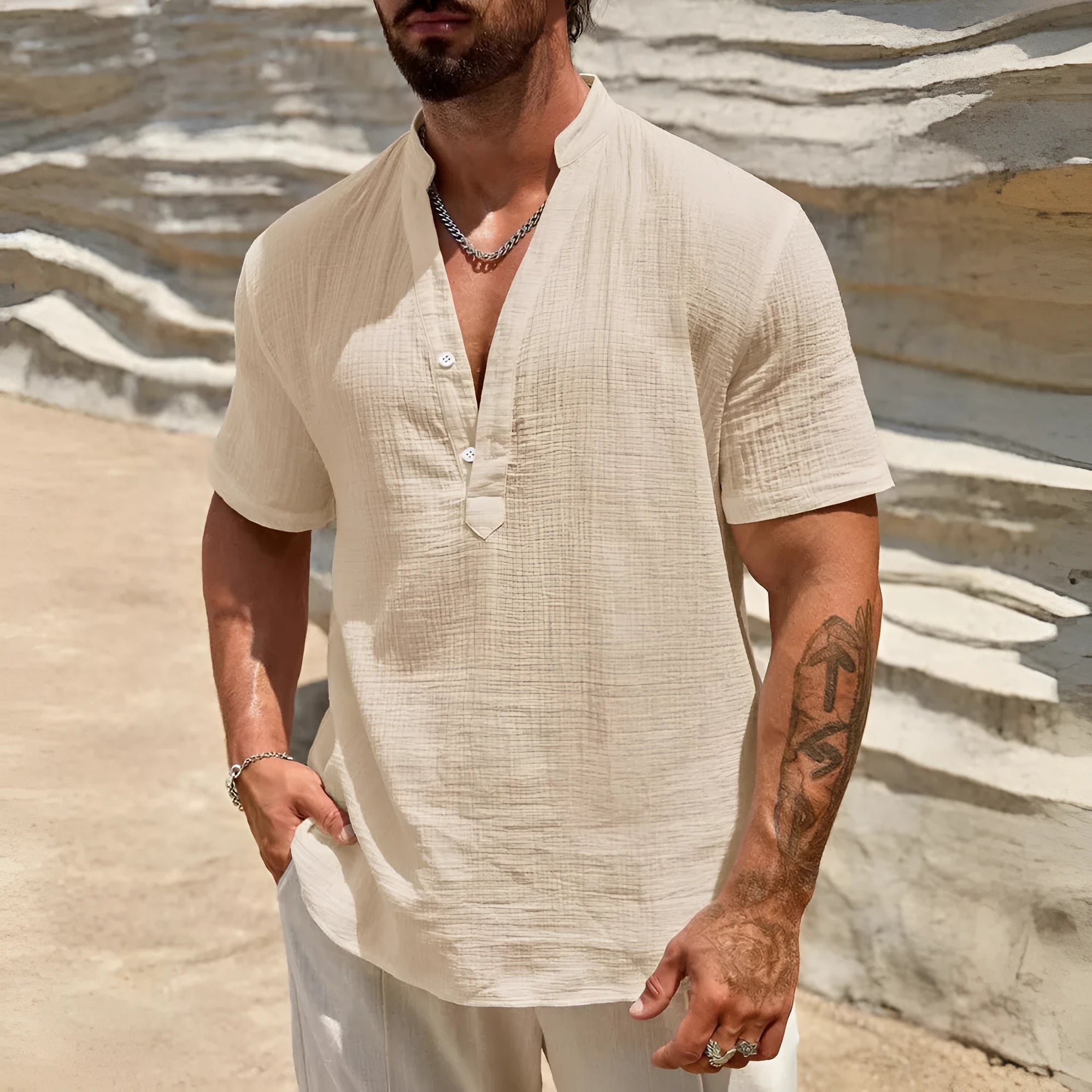 Men's solid colour stand collar short-sleeved shirt in a light fabric for summer.