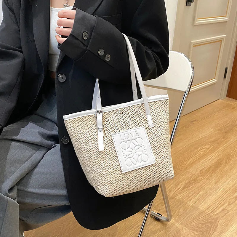 Straw woven women's shoulder bag in European retro style with three-dimensional pockets