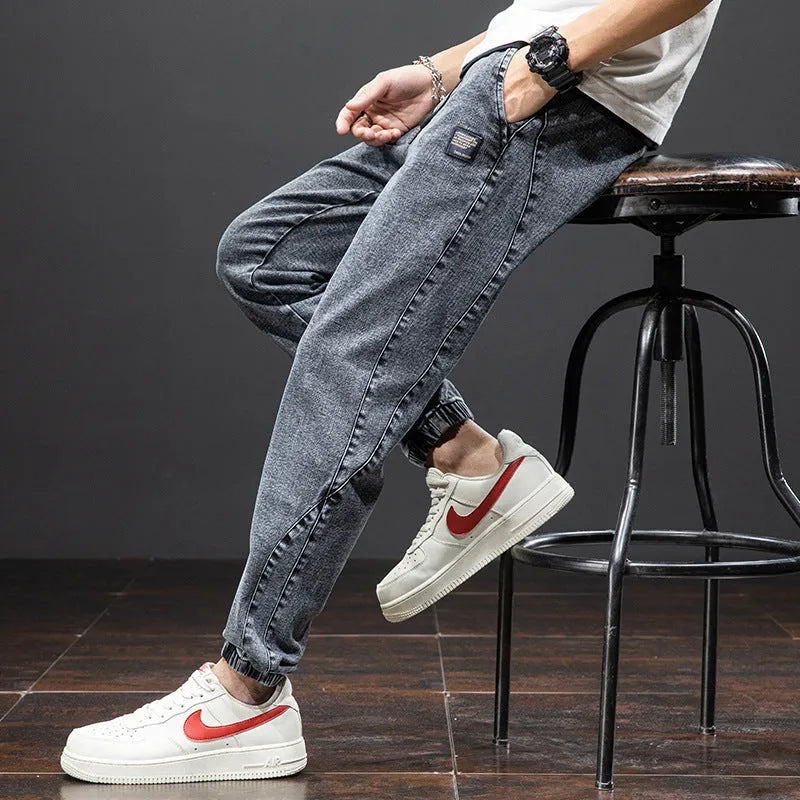Men's straight leg cargo jeans in blue with micro-elasticity cotton fabric