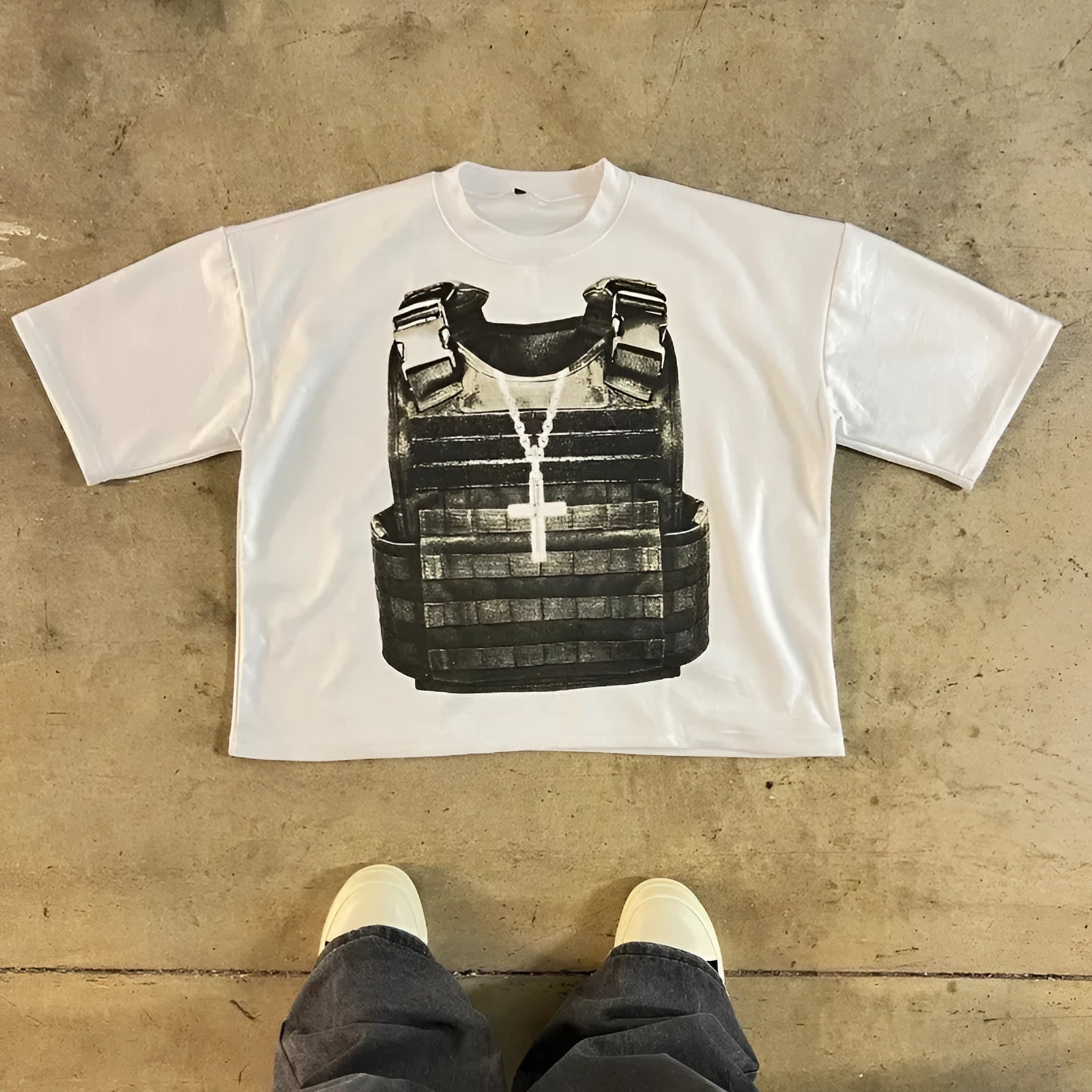 Printed cotton short sleeve t-shirt in retro street style with drop-shoulder sleeves.