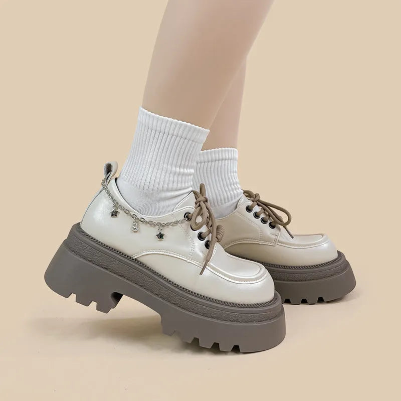 White British style platform leather shoes with chunky heel and front lace-up design