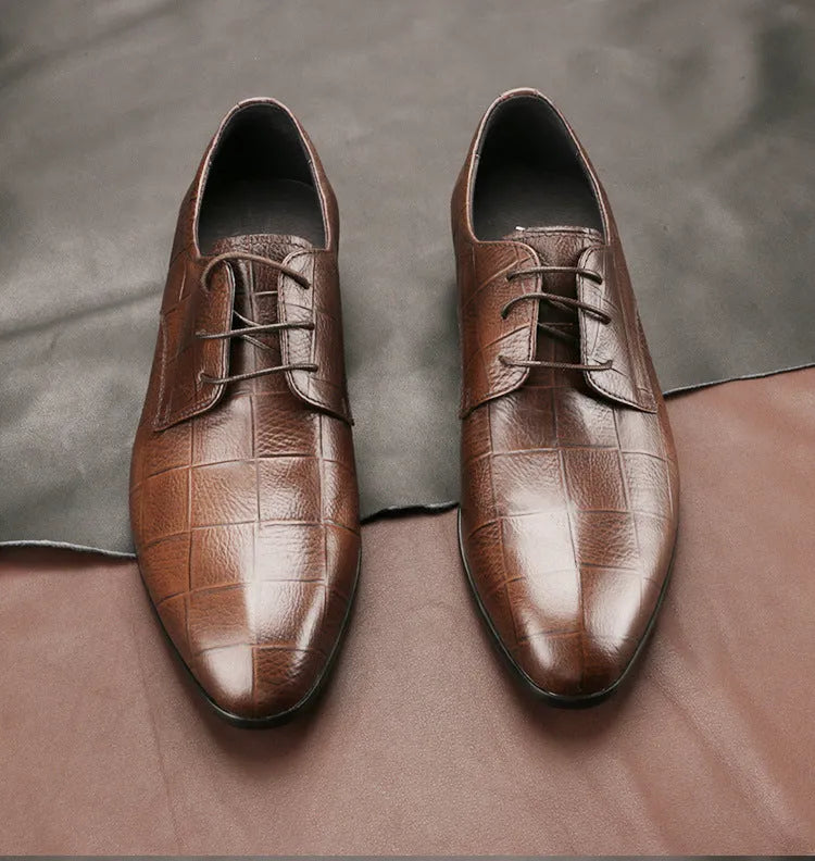 Men's black cowhide leather derby shoes with pointed toe and rubber sole for business wear