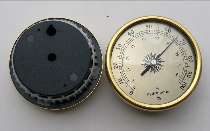 Analog thermometer and hygrometer with aluminum outer ring and 72mm dial for home use