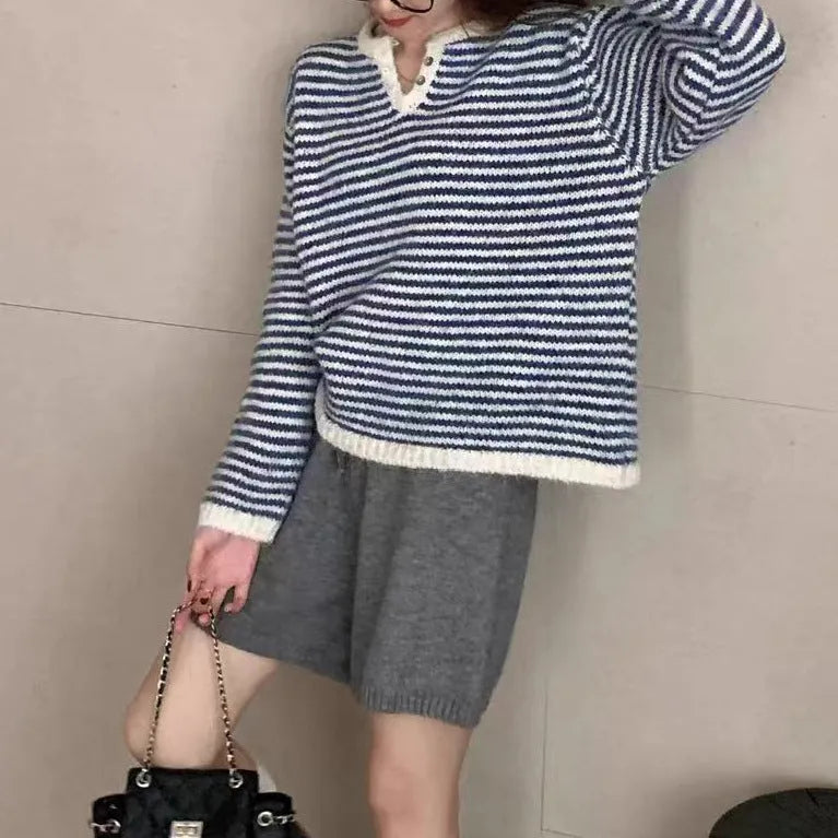 Women's retro loose striped cashmere sweater in blue or red colour with plaid pattern details