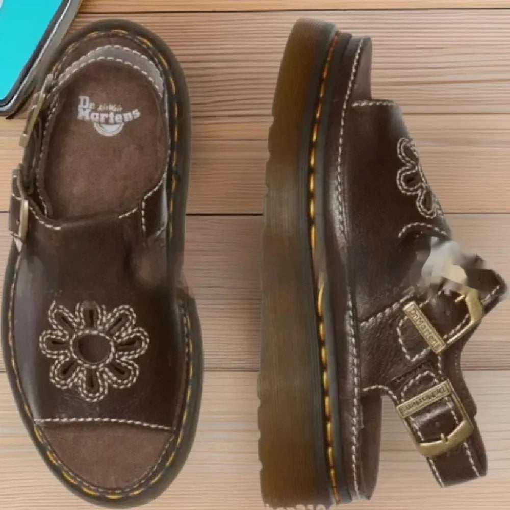 Men's black embroidered floral beach sandals with flat heel on a PU upper