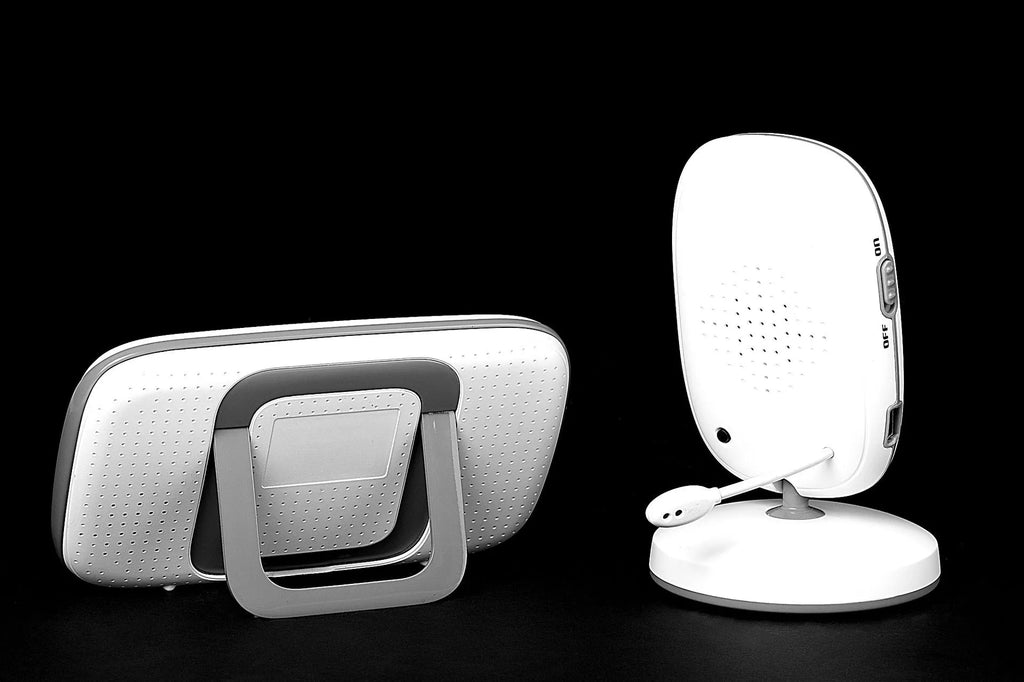 VB603 digital baby monitor and camera unit with 3.2 inch colour LCD display and night vision.