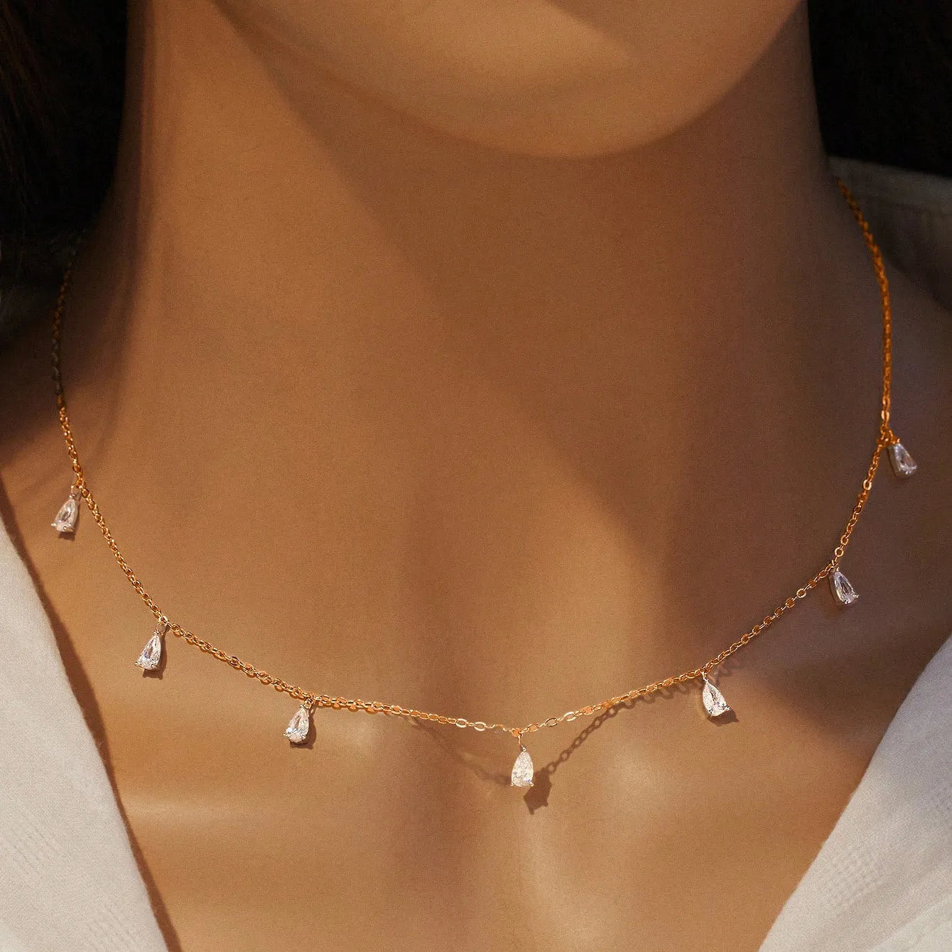Gentle drop-shaped artificial zircon necklace on O-shaped chain in 925 silver