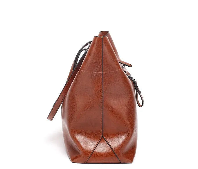 Casual leather crossbody handbag in wax cowhide with two compartments and phone pocket