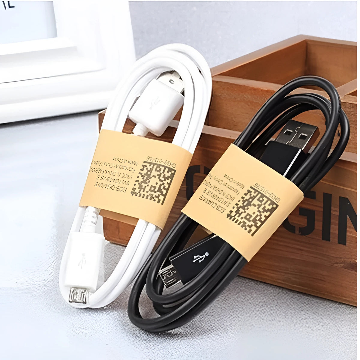 Android smartphone universal data cable with Micro USB connector, 1 metre length in black or white