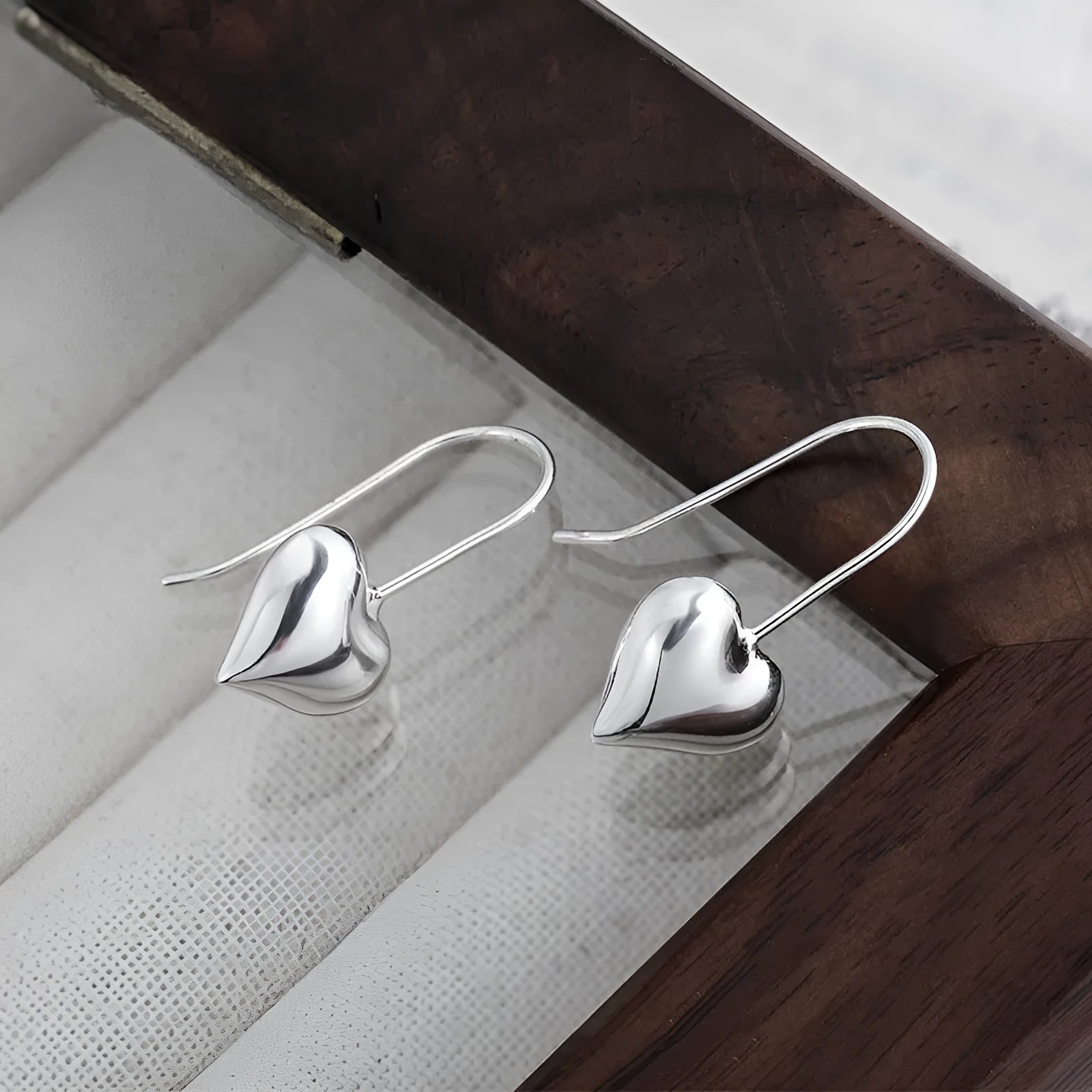 Silver heart-shaped Korean style earrings with 3D glossy finish and copper construction