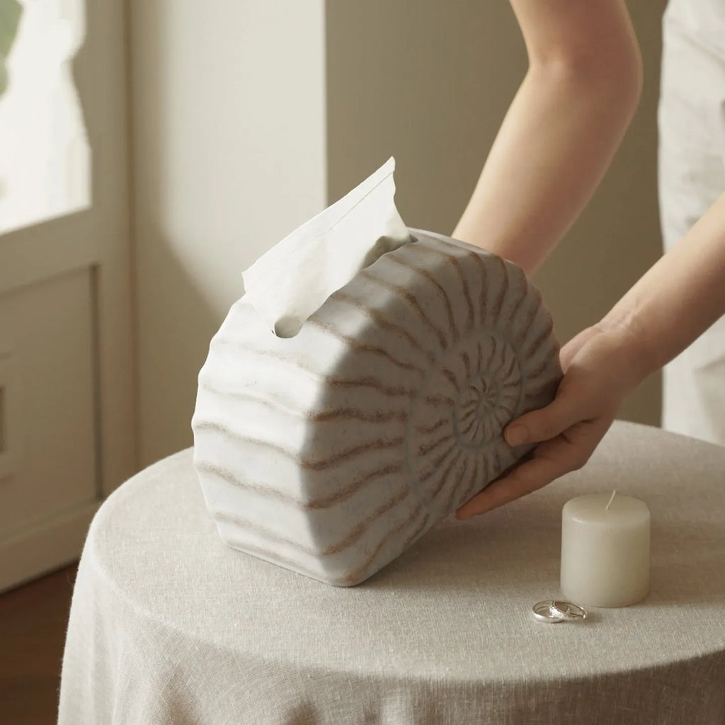 Resin conch tissue box decoration in conch ramble colour with modern simplicity design and plastic insert
